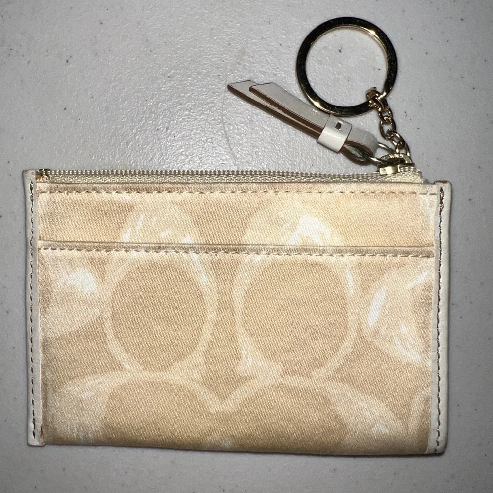 👜 Coach Neutral Logo Chain Bag